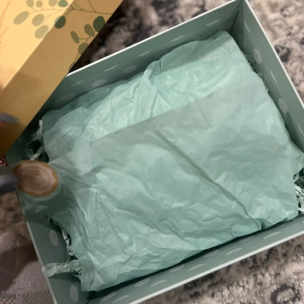 GLOSSYBOX LIMITED EDITION ‘BLOOM AND GROW’ STORAGE KEEPSAKE BOX